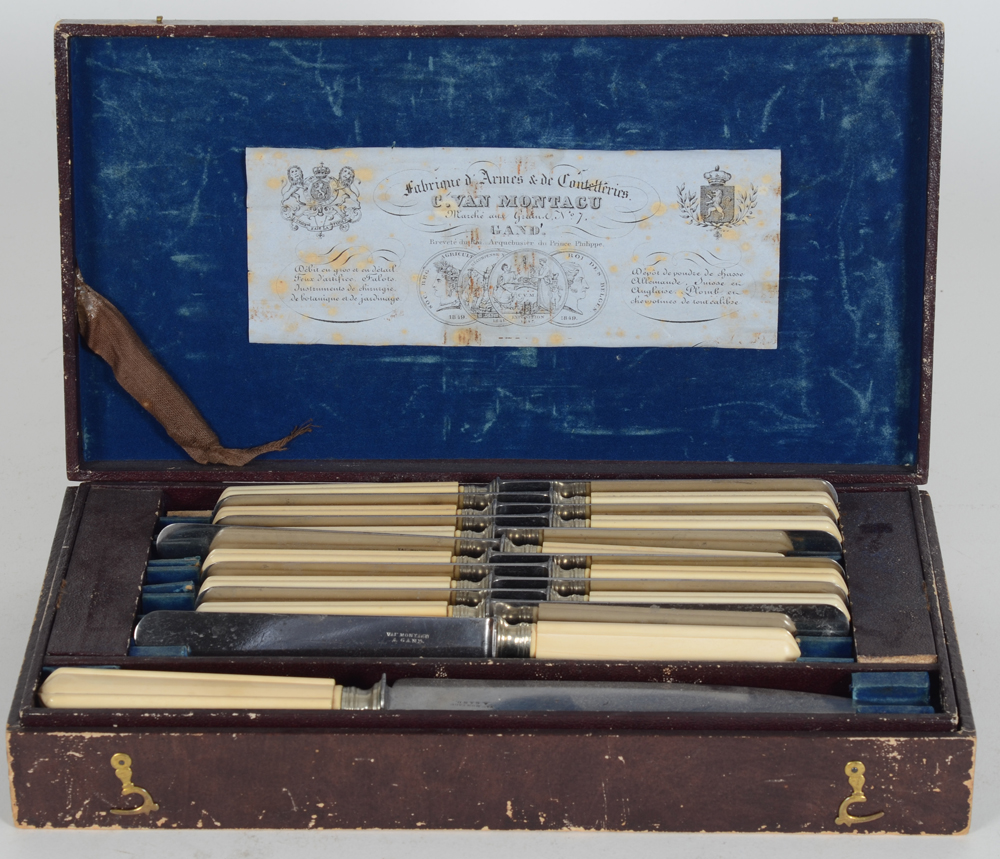 C. Van Montagu (Gand) — Très rare set de couteaux dans la boîte d'origine, probablement ca. 1870-1880 ou plus ancien