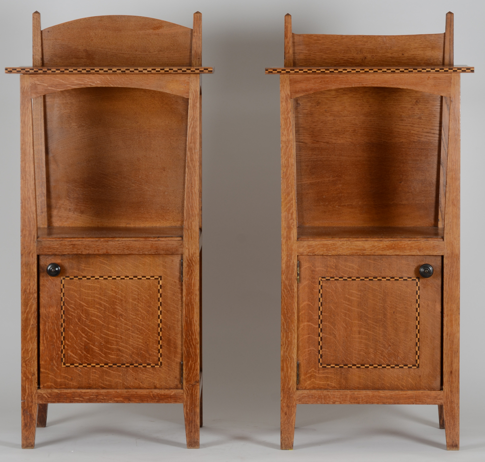 Richard Acke (design) and Victor Acke (execution), two made to order arts and crafts nightstands, ca — Rare et probablement unique paire de tables de nuit en chêne, ca. 1920