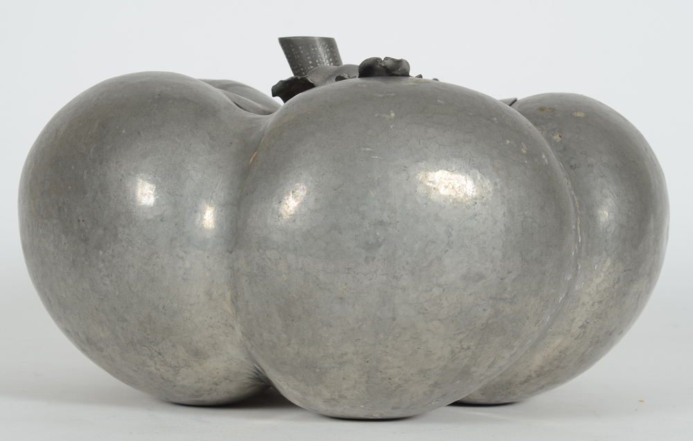 An Italian 1970's large pewter pumpkin ice bucket — Grand seau à glace en forme de citrouille, en etain, Italie, années '70