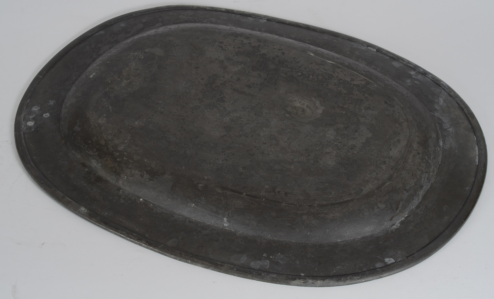 Very large pewter dish — Back of the dish