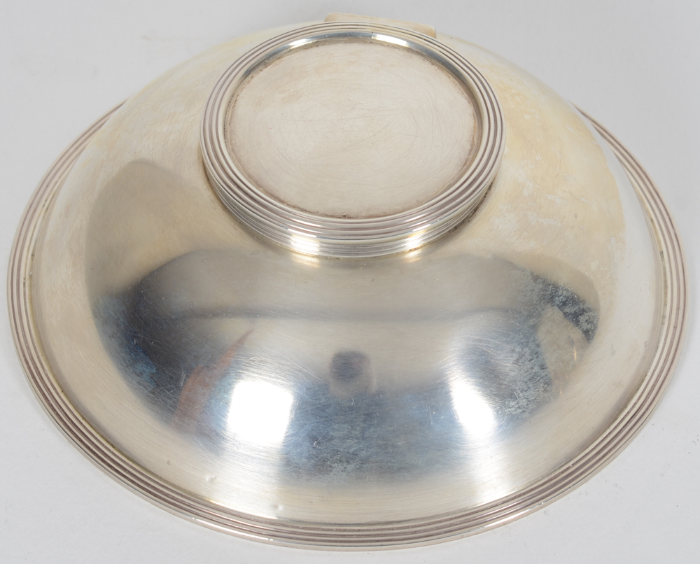 Arts and Crafts sterling silver inkwell — Encrier en argent massif, de style Arts and Crafts, fabriqué en 1906-07