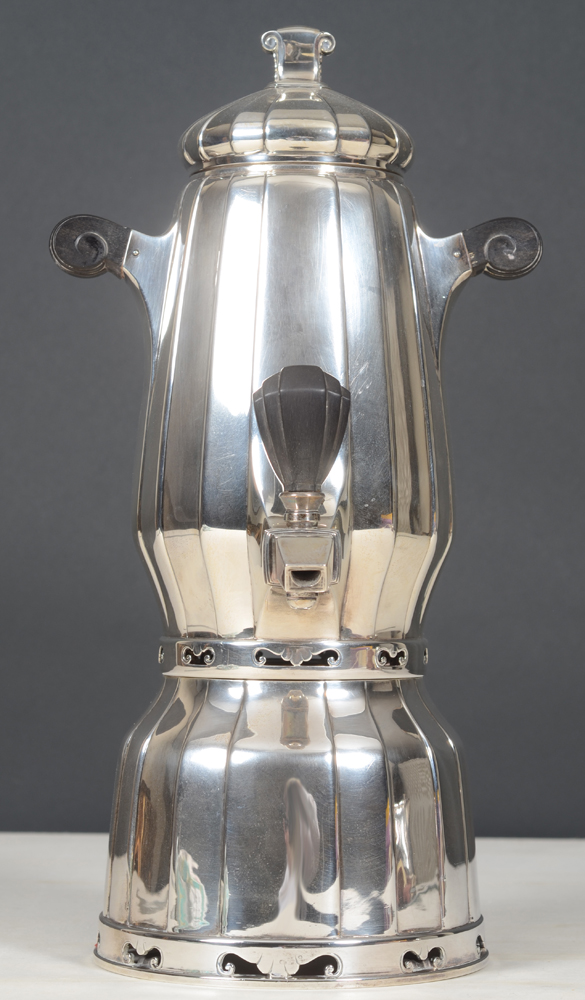 E. & R. Altenloh (Brussels) — The spectacular samovar in silver and wood