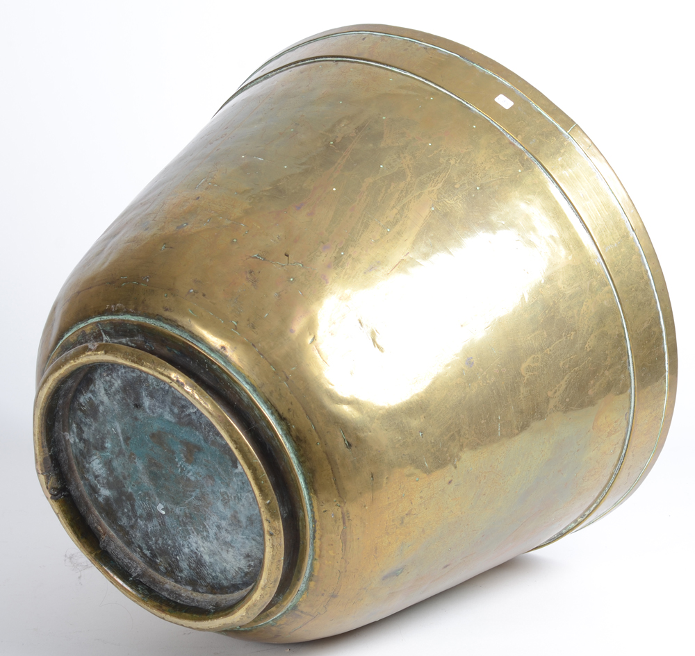 A massive brass candy sugar vessel, Flanders 19th century — View from the side