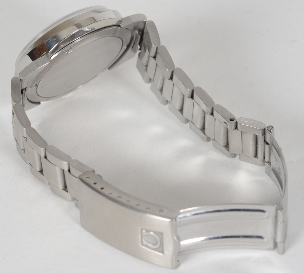 Omega Genève Dynamic automatic wristwatch — Back of the watch
