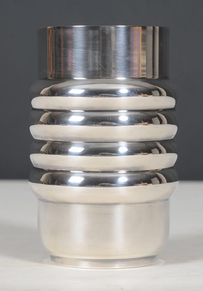 Unknown Italian Silversmith from Alessandria — Grand goblet ou petit vase en argent massif, probalement design des années '80