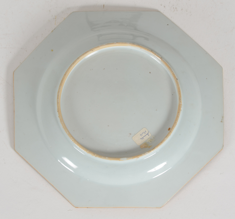 Octagonal famille rose Chinese export plate with white heron — Back of the plate