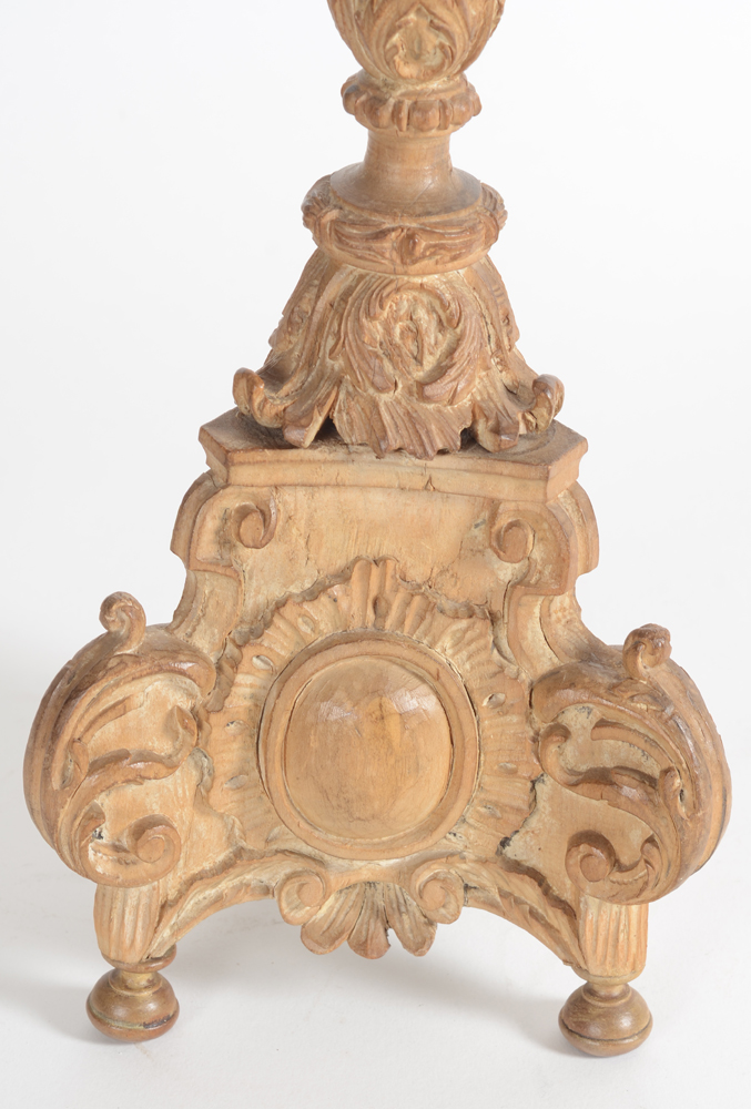 A very well carved decorative wooden pricket candlestick 18th century — A detail of the base