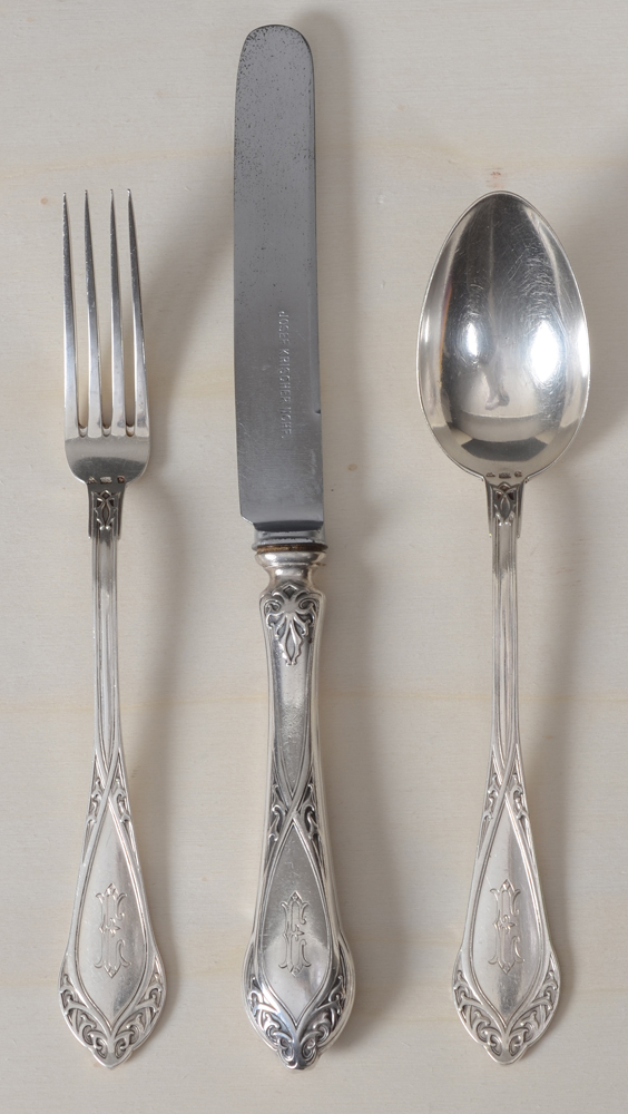 Philippe Wolfers for Wolfers Frères 207 silver art nouveau fork, knife and spoon — Grande fourchette, couteau et cuillère en argent massif art nouveau, très rare et important modèle