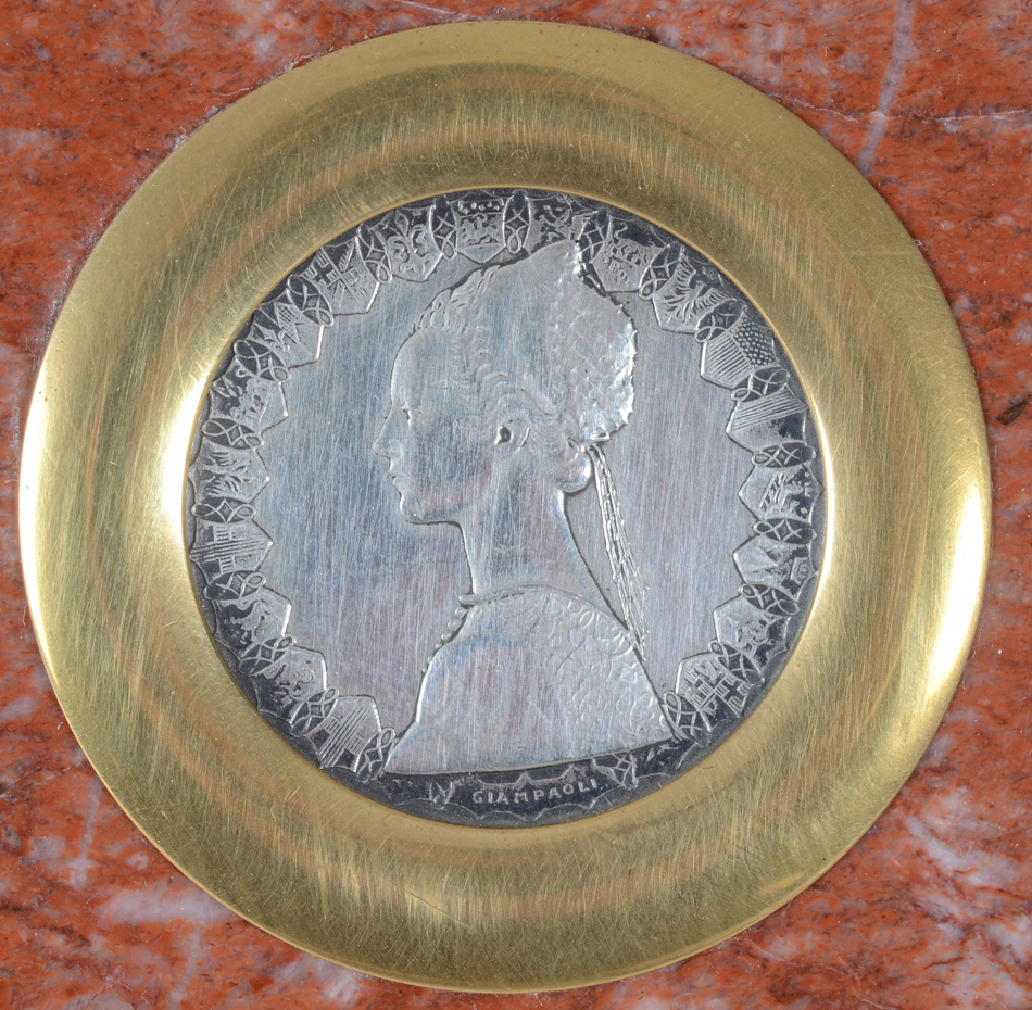 Decorative pair of Italian red marble plates — Detail of the silver coin in the center