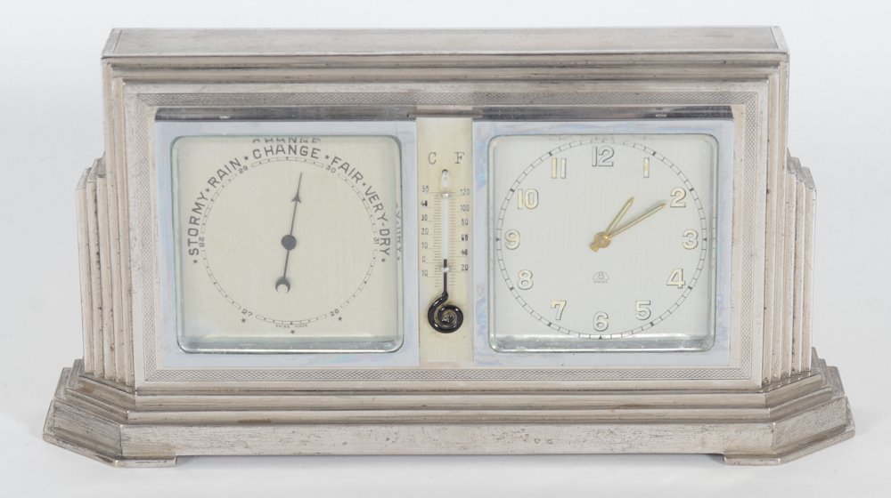 Goldsmiths & Silversmiths Co Ltd (London) — Un baromètre, thermomètre et horloge pour bureau en argent massif art deco
