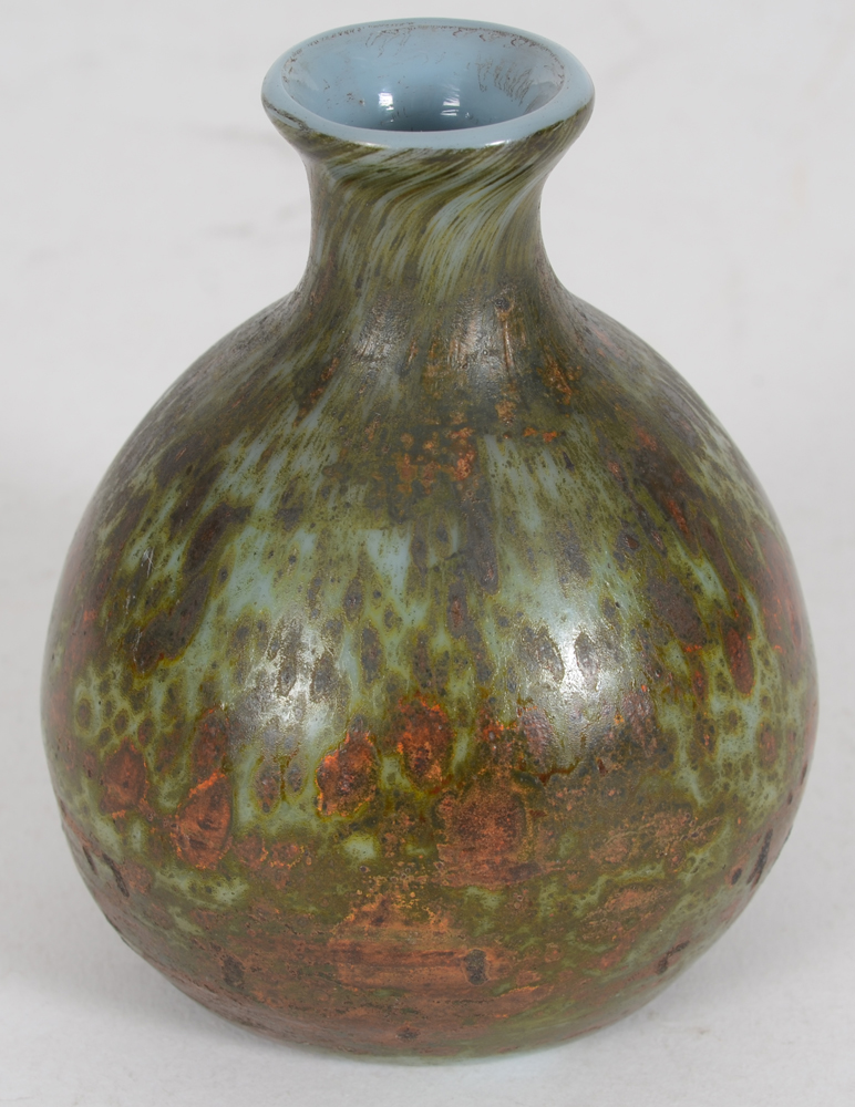 Val Saint-Lambert, a small but nicely decorated so-called Onion de Jemeppe vase — Alternate view