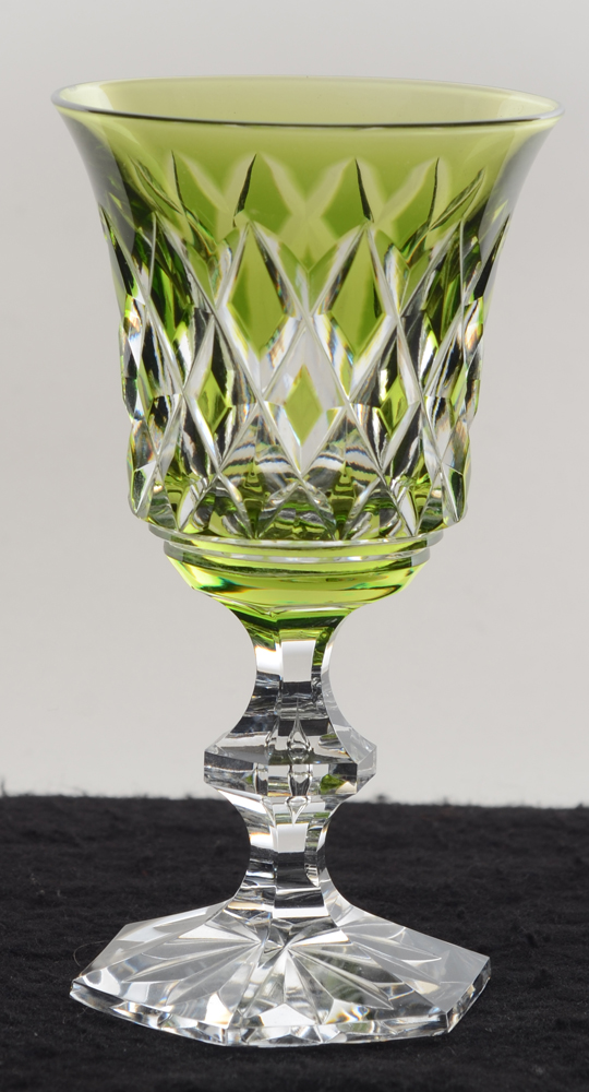 Val Saint-Lambert, Metternich, taille fantaisie 135 — Verre à vin en cristal taillé et doublé vert