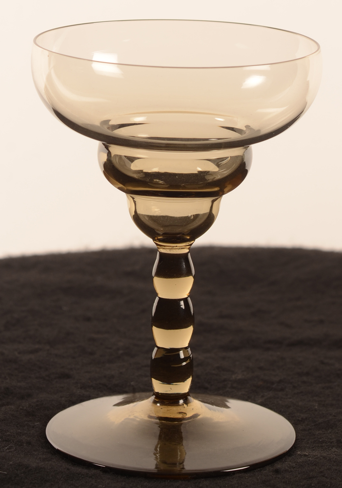 Brown smokey quartz Art deco cocktail glass — <p>Verre cocktail art déco couleur quartz fumé</p>