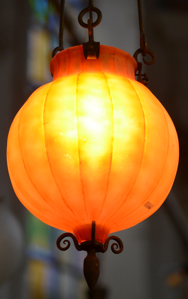 Art nouveau hall lamp — <p>Lampe art nouveau en verre et fer forgé, France, ca. 1900, apparament non signé</p>