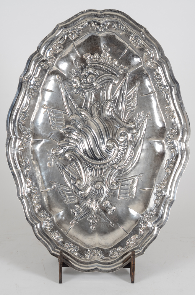 Antonio José Santa Cruz y Zaldúa (attributed to) — Grande plaque ovale en argent massif, entièrement ciselée, marques pour Cordoba
