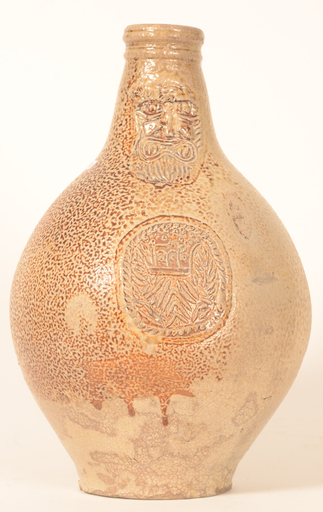 Baardman Jug — Un bon 'Baardmann' en grès du 17me siècle, bon état
