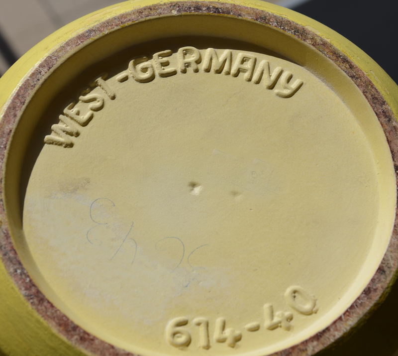 Bay Keramik — Detail of the base, with the serial numbers.&nbsp;