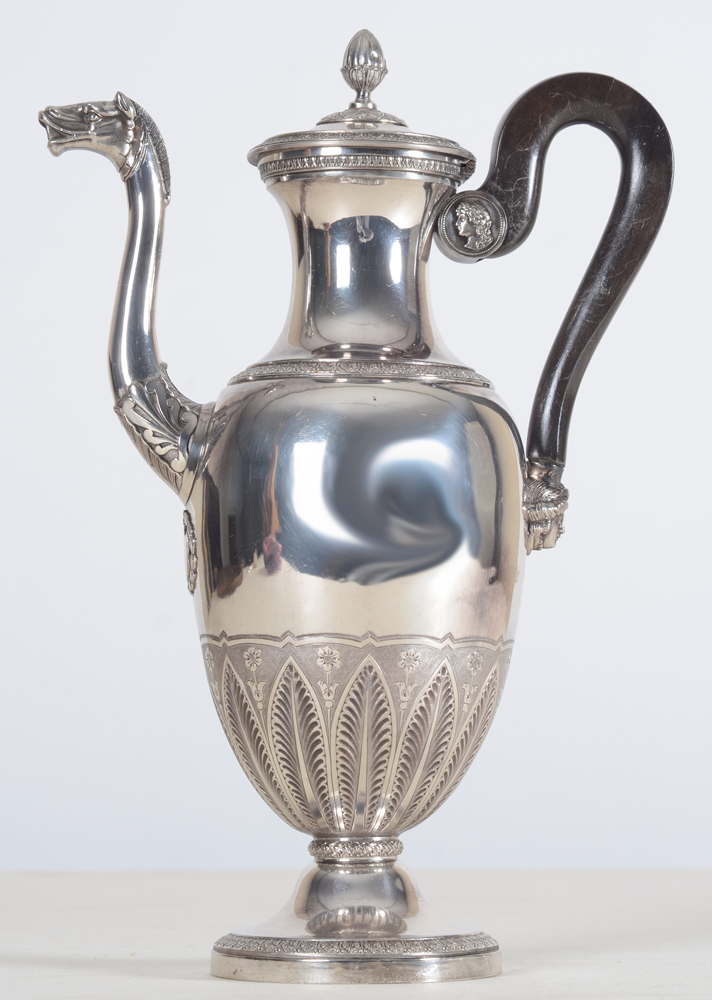 J. E. Coffinet Horse's head coffee pot — Cafetière exceptionnelle Charles X 'à la tête de cheval', en argent premier titre 1819-1838