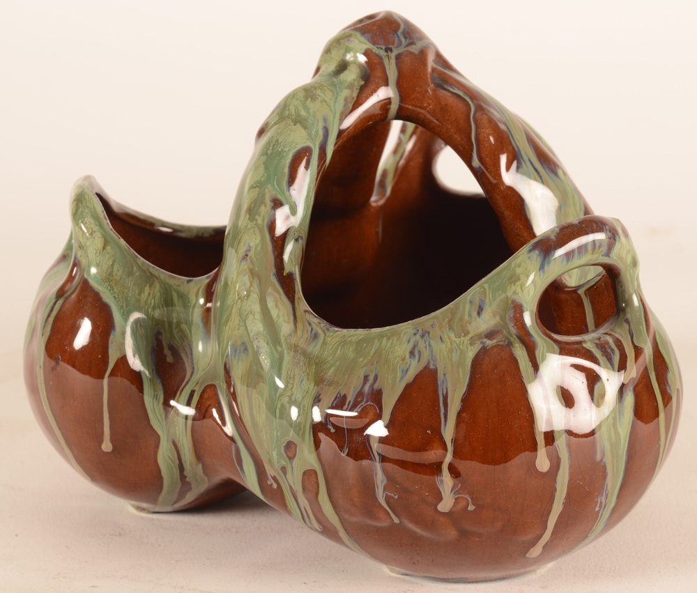 Poterie Mons — Une coupe trilobe en art nouveau, marque et en parfait etat.