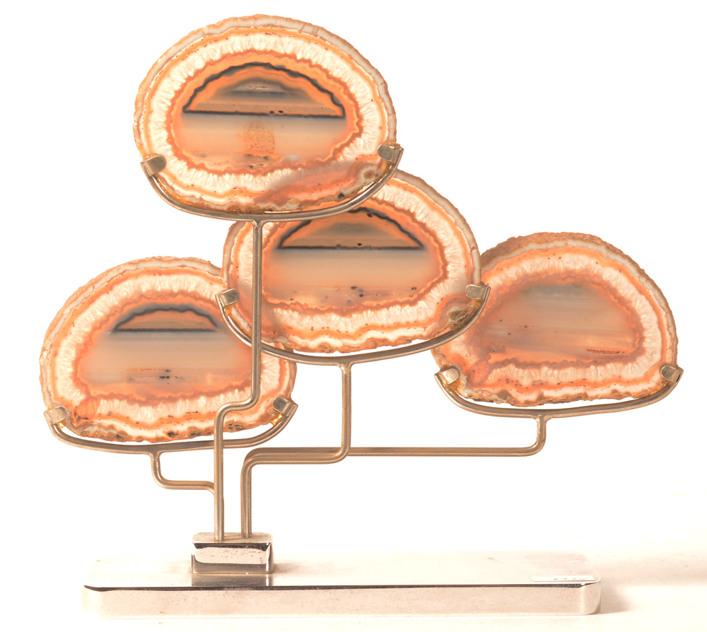 Philippe Chabreau — Objet en metal chrome, supportant 4 geodes coupes, annees 70