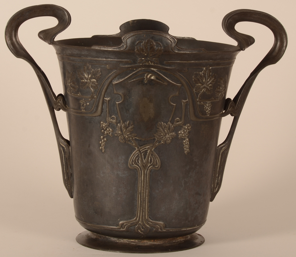 Art Nouveau champagne bucket — seau à champagne en étain argenté, probablement Allemand