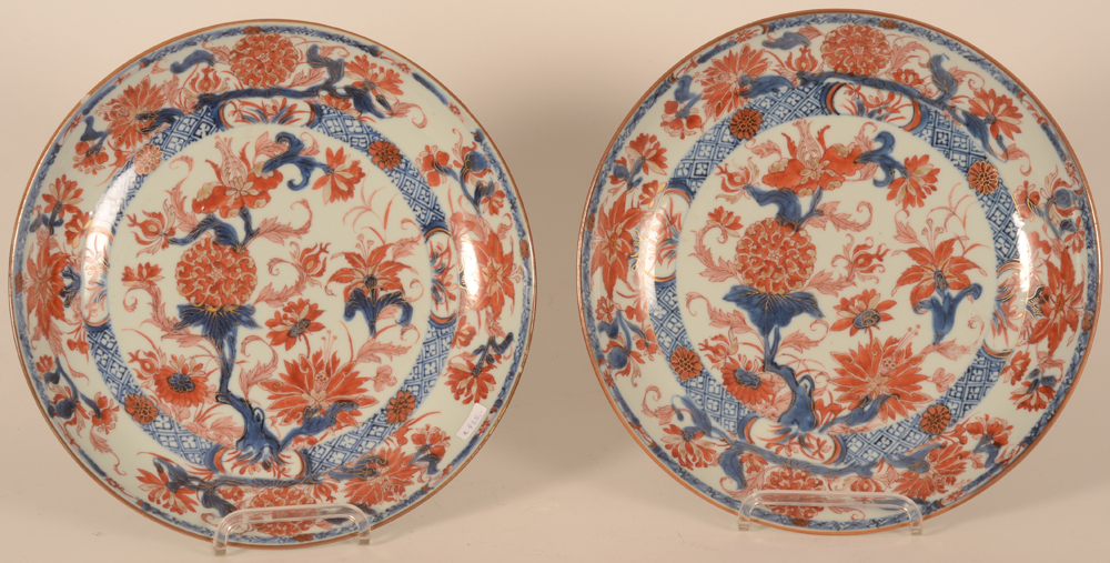 Pair of Chinese imari plates — La paire d'assiettes chinoises