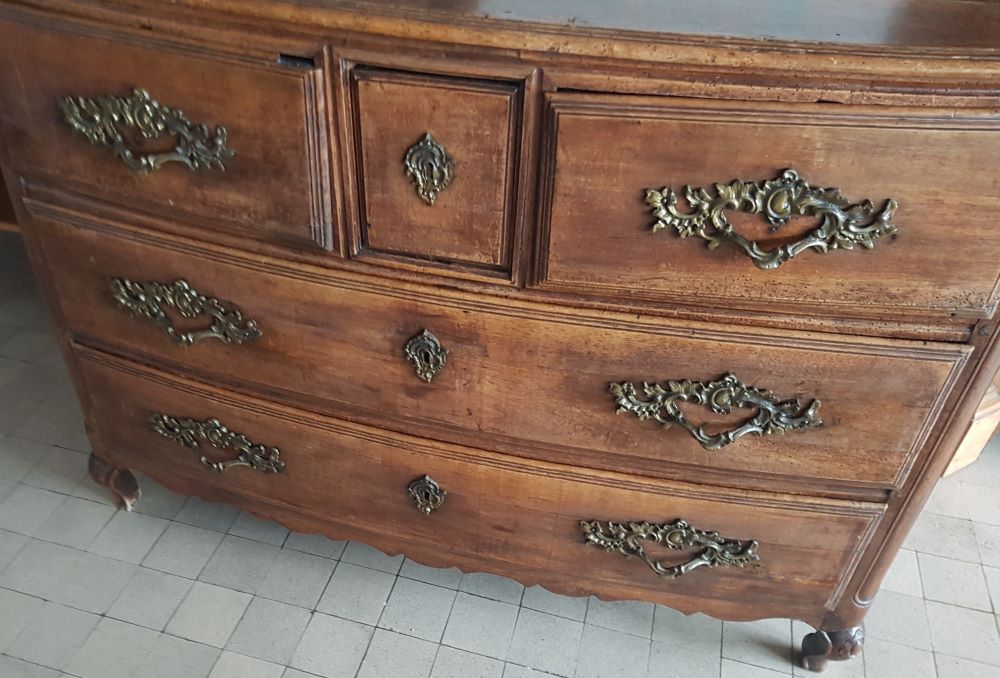 L XVth chest of drawers — <p>Detail of the front of the chest</p>