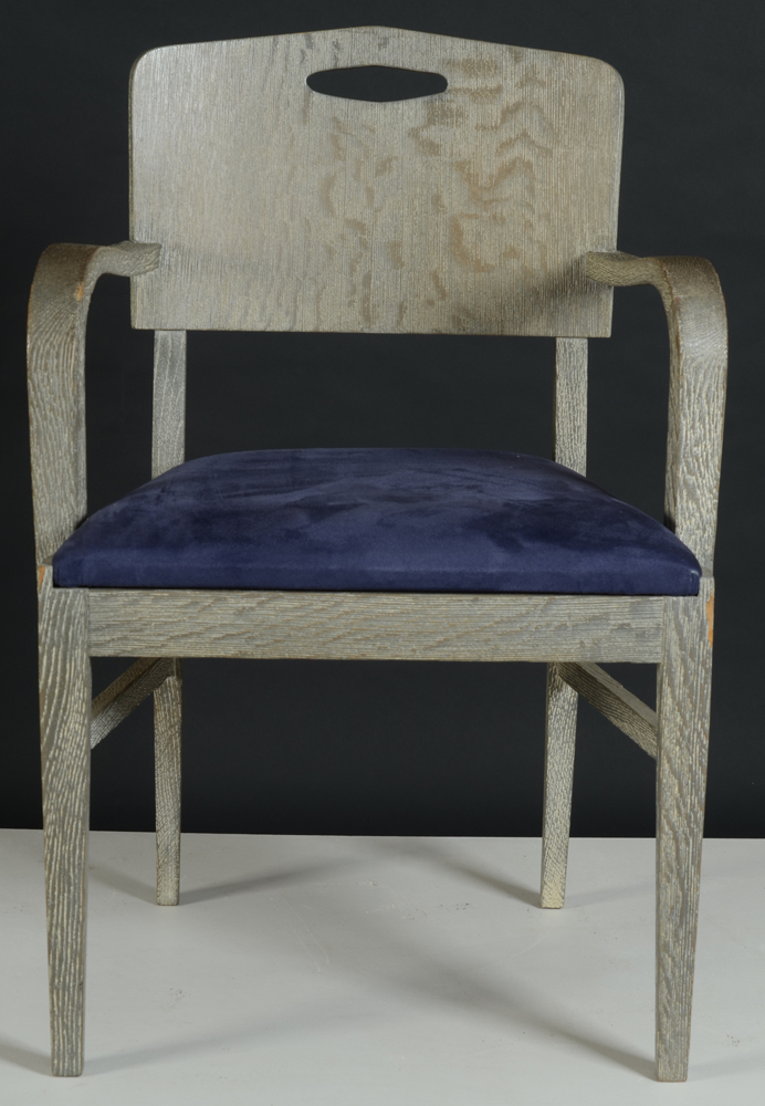 De Coene Freres — Fauteuil de De Coene (Courtrai, Belgique) en art deco, chene ceruse, dessine etexecute en 1937.&nbsp;