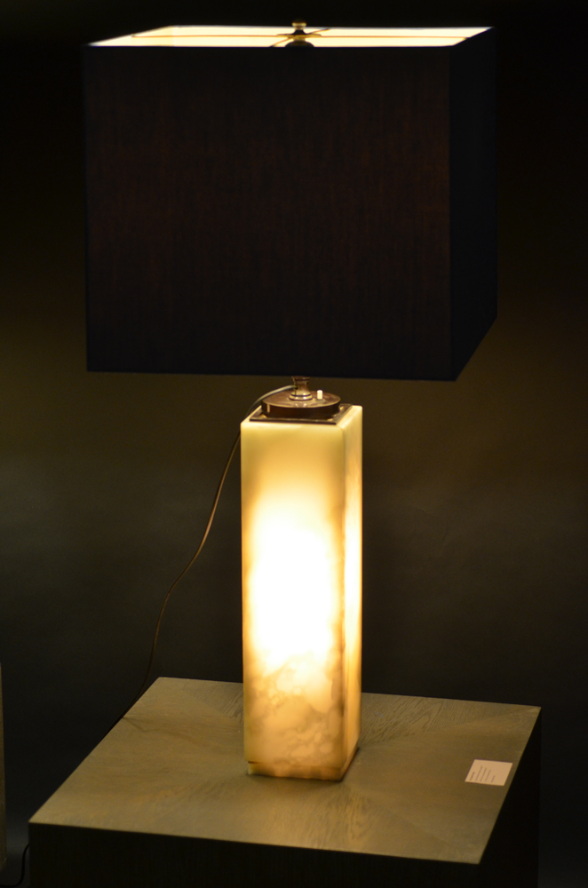 De Coene — Paire de lampes en albatre et metal patine bronze, probablement unique. Des annees trente