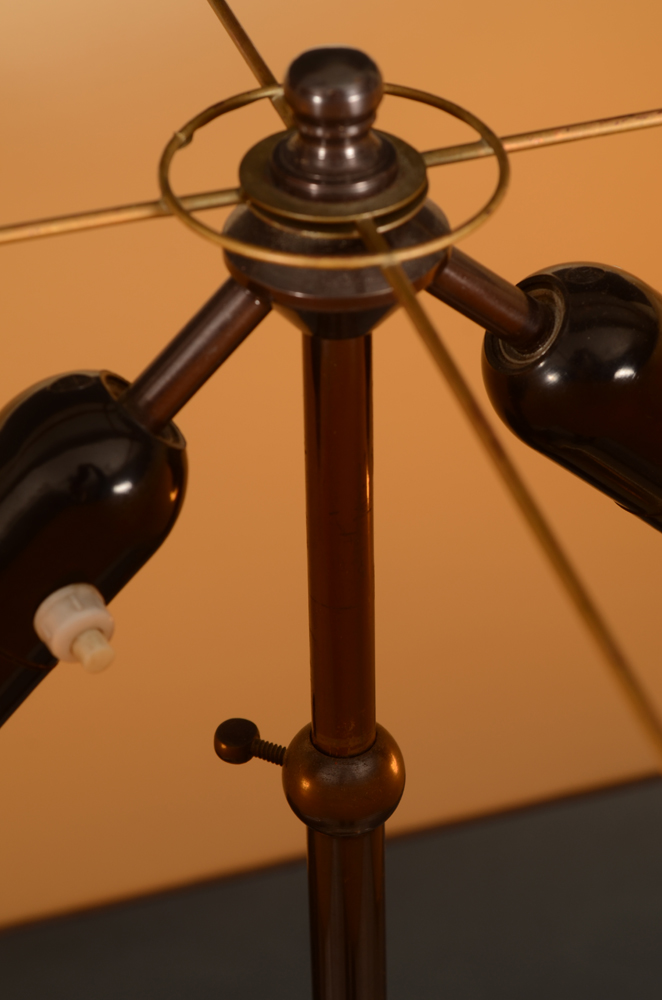 De Coene — Detail of the fitting inside, showing the system to adapt the height.