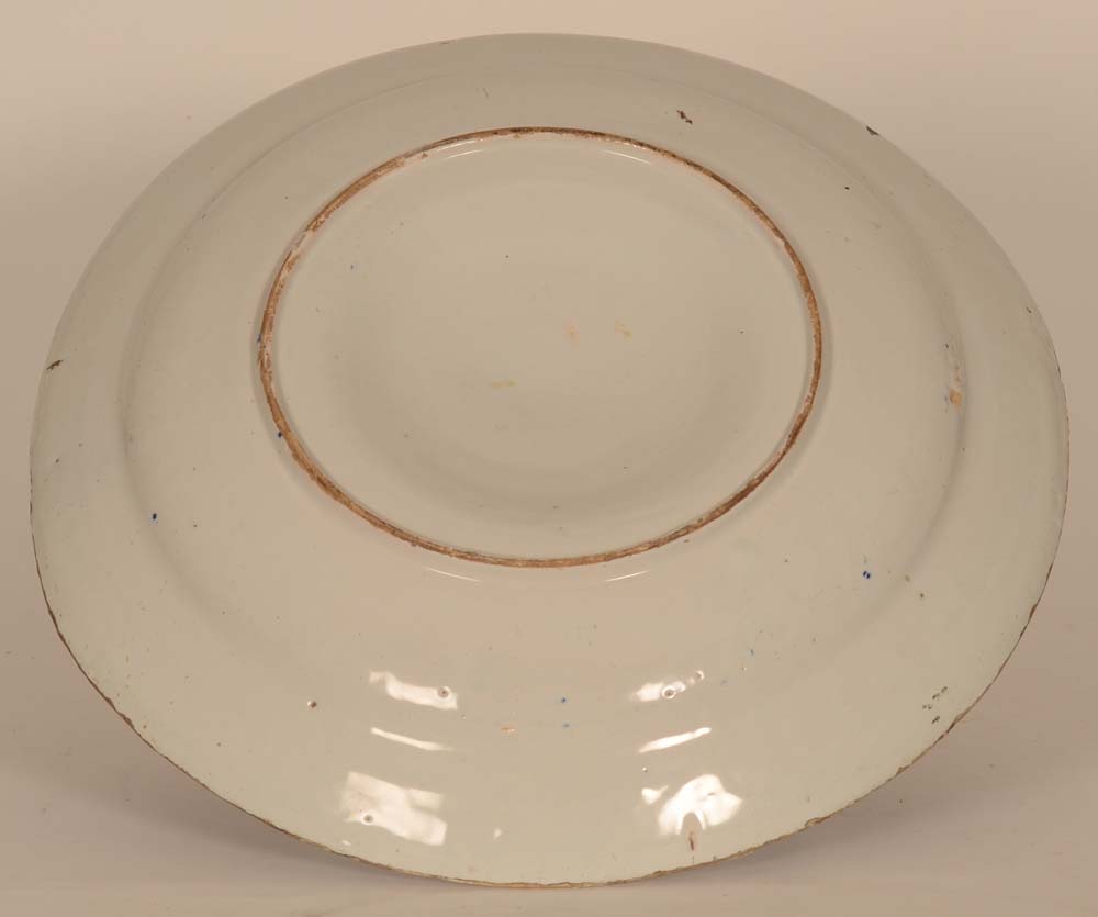 Delft Cardinal Dish with vase — Back of the dish