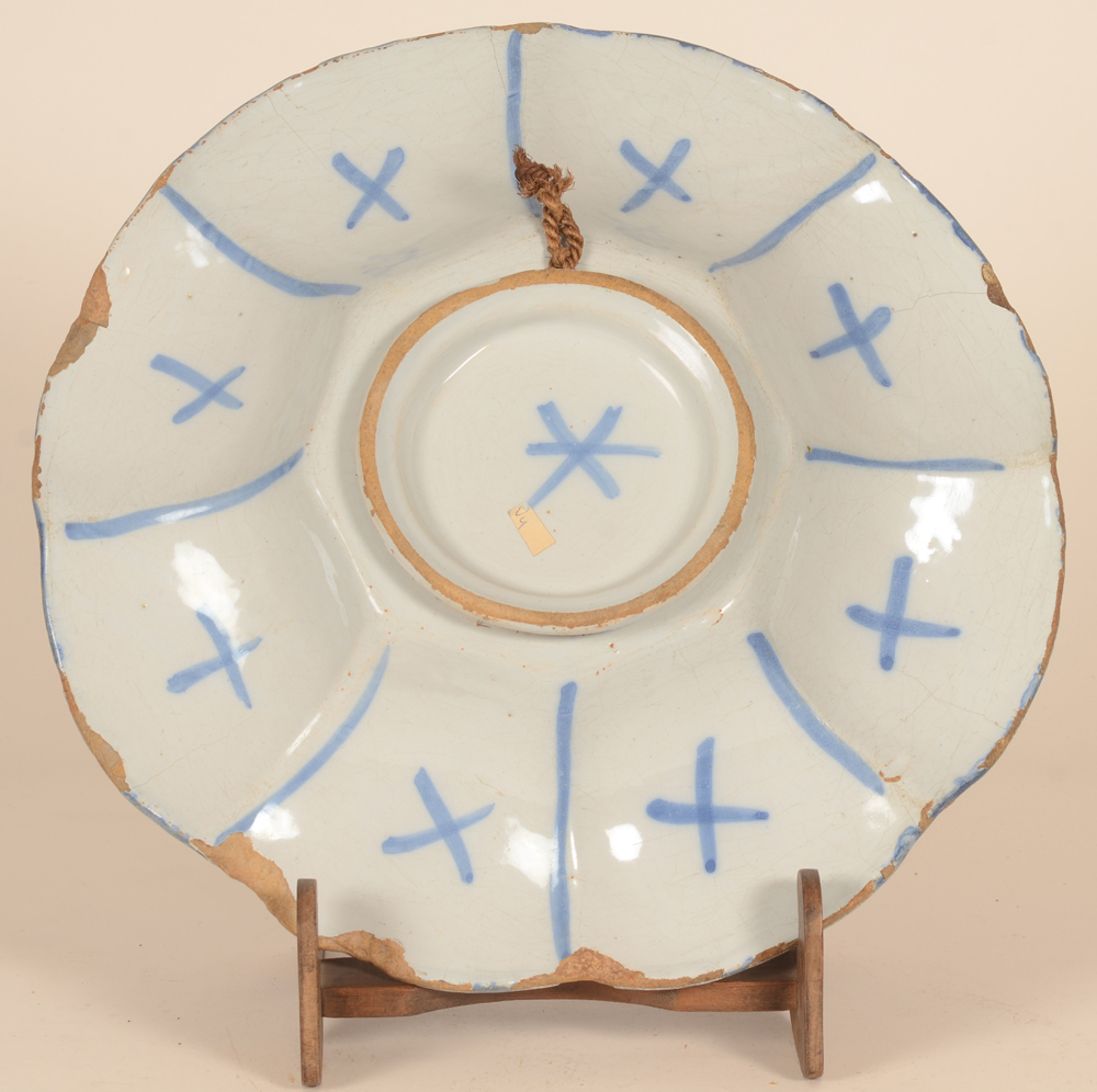 Delft lobed dish — Back of the blue and white dish