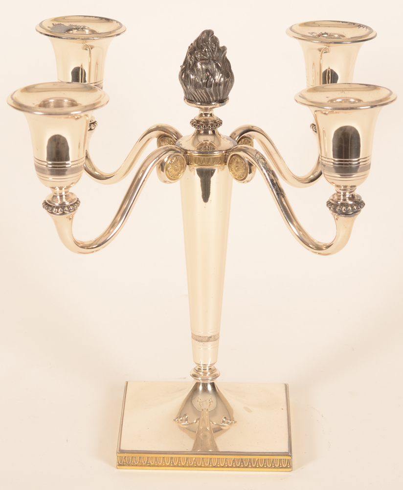 Delheid Freres — Candelabre a 4 lumieres en argent massif, de style L XVI<br>