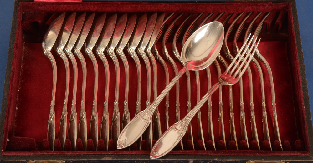 Delheid Frères — the set in the original, but damaged box