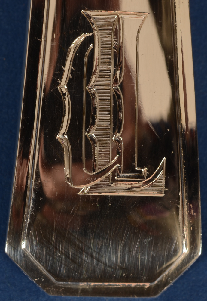 Delheid Frères — Detail of the engraving at the back