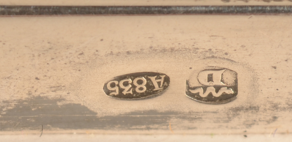 Delheid Frères S.A. — Marks on both of the pieces