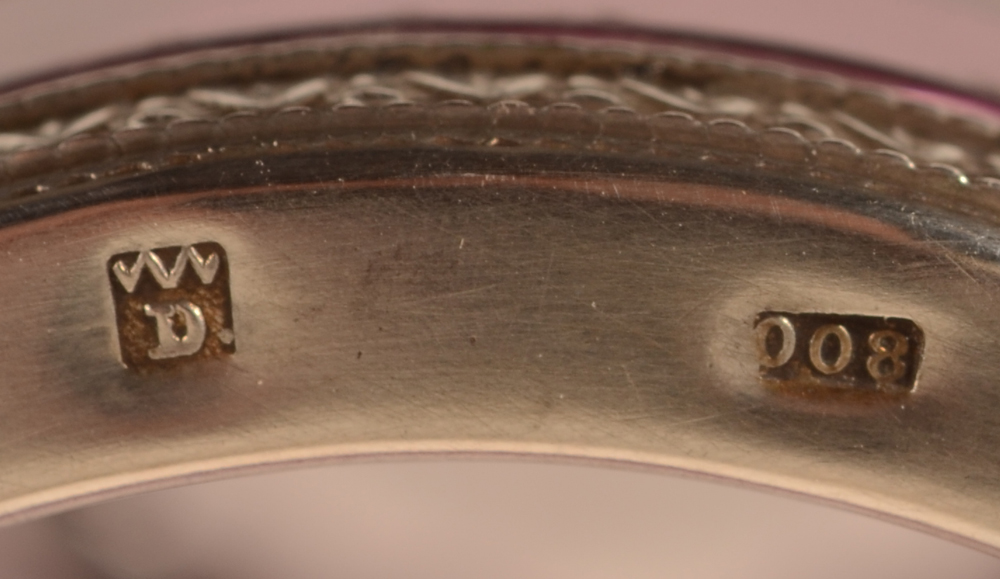 Delheid Frères — Marks on the top