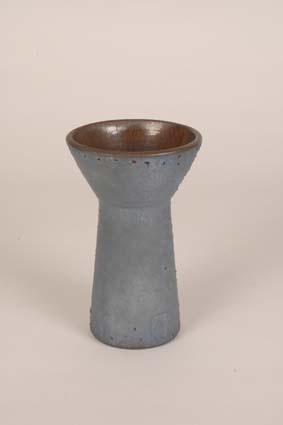 1956-1960 — Vase, 16 x 10 cm, impressed mark "JM".