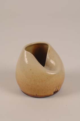1968-1970 — Vase, 8,5 x 10 cm, impressed mark "JM".
