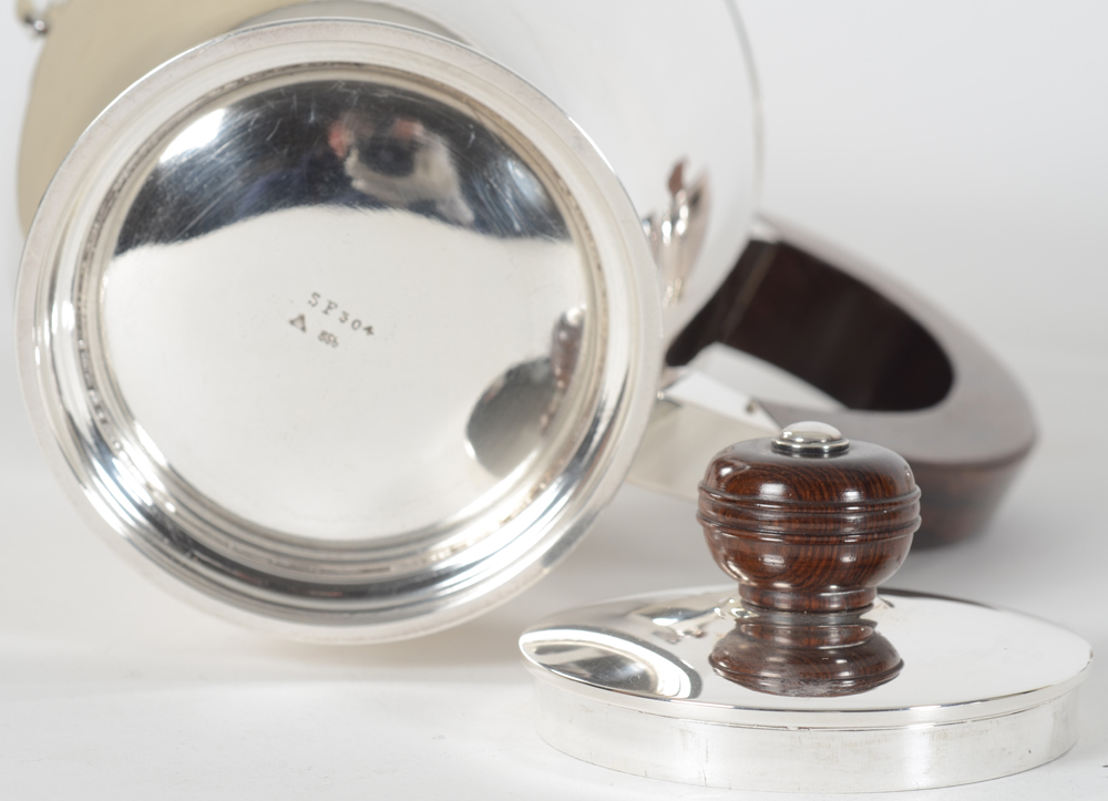 Wolfers Frères (Bruxelles) — Detail of the base of the coffee pot, with hingeless cover