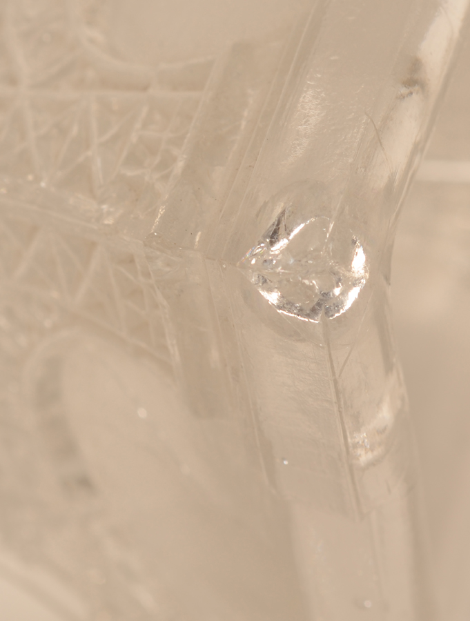 Eiffel tower candlesticks — Detail of one of the chips to the base