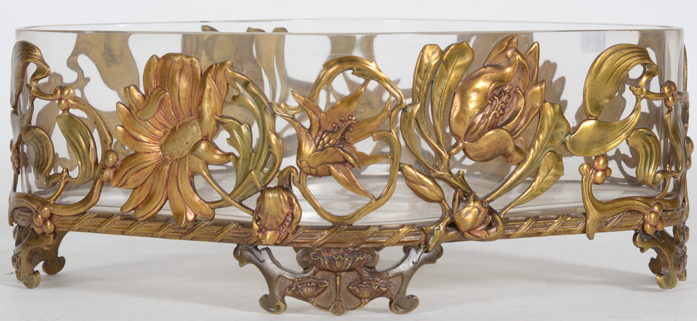 French Art Nouveau Jardinière — jardinière art nouveau en metal patiné et verre, probablement français.