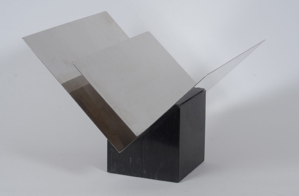 Giuliana Gramiga & Serzio Mazza — Alternate view of the stand, the metal loose on the marble base