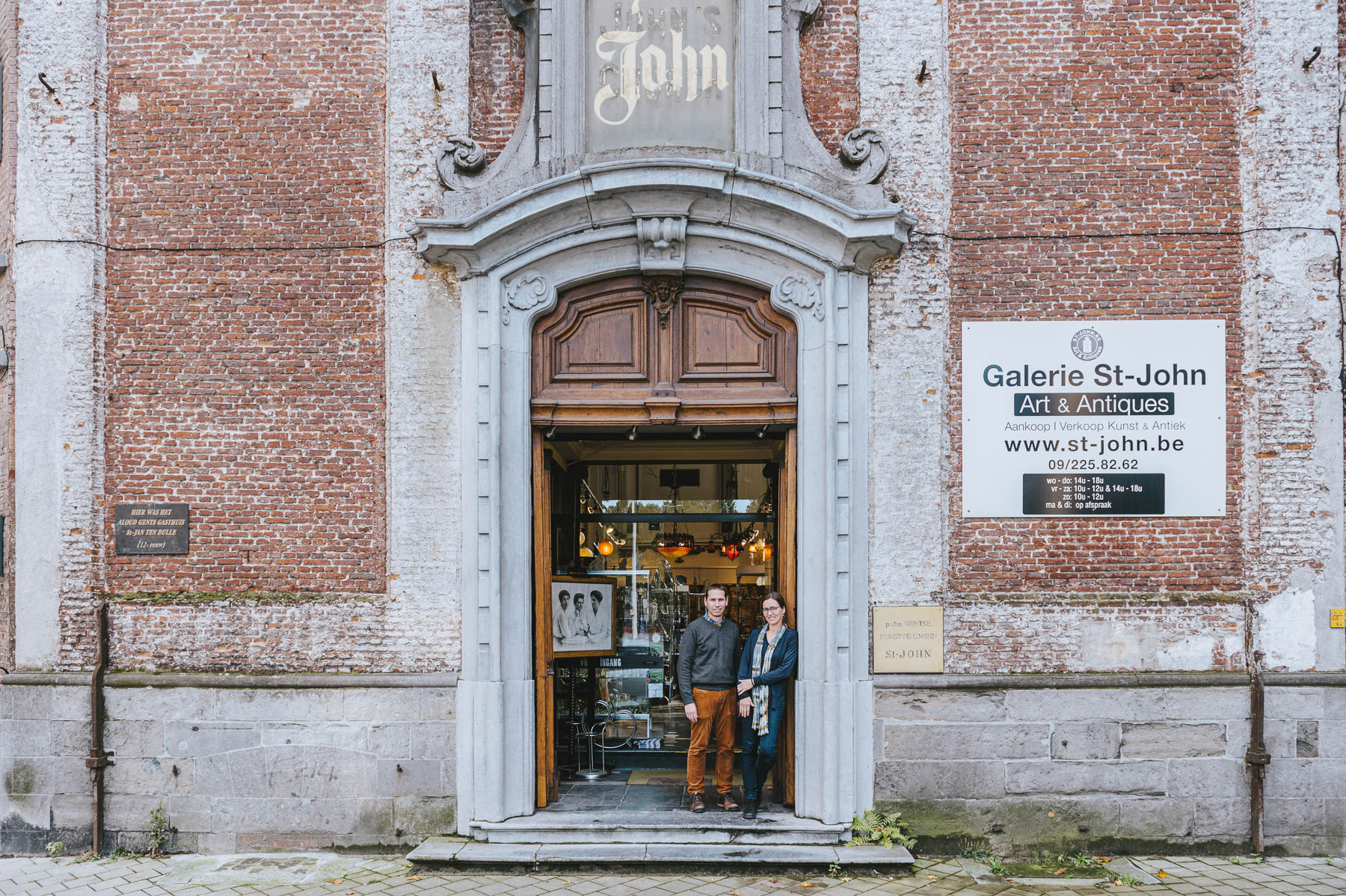 Gallery St-John, this is us, at the entrance — Welcome for a visit, information, buying, selling, advice, valuation, research, inspiration...!