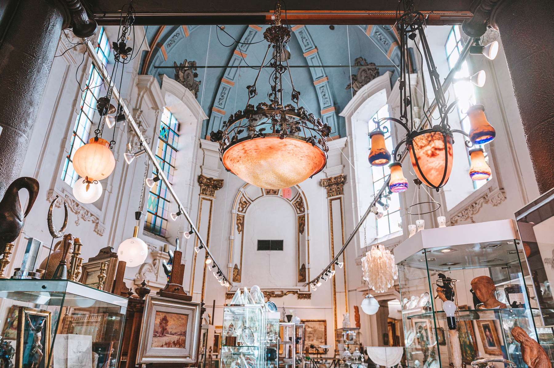 L'intérieur de la Galerie St-John à Gand — Partie de la chapelle datant du 18ième siècle, dans laquelle la galerie est située