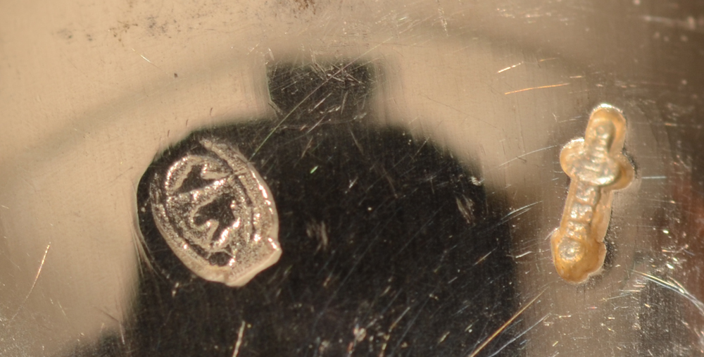 Gerritsen en Van Kempen — Marks on the back of the bowl