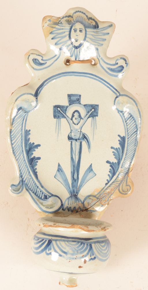 holy water stoup — Probablement France du Nord, fin du 18e siècle. Accidents