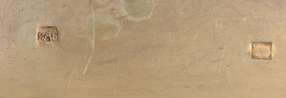 Huysman D'Herdt snuff box — Marks on the bottom, inside