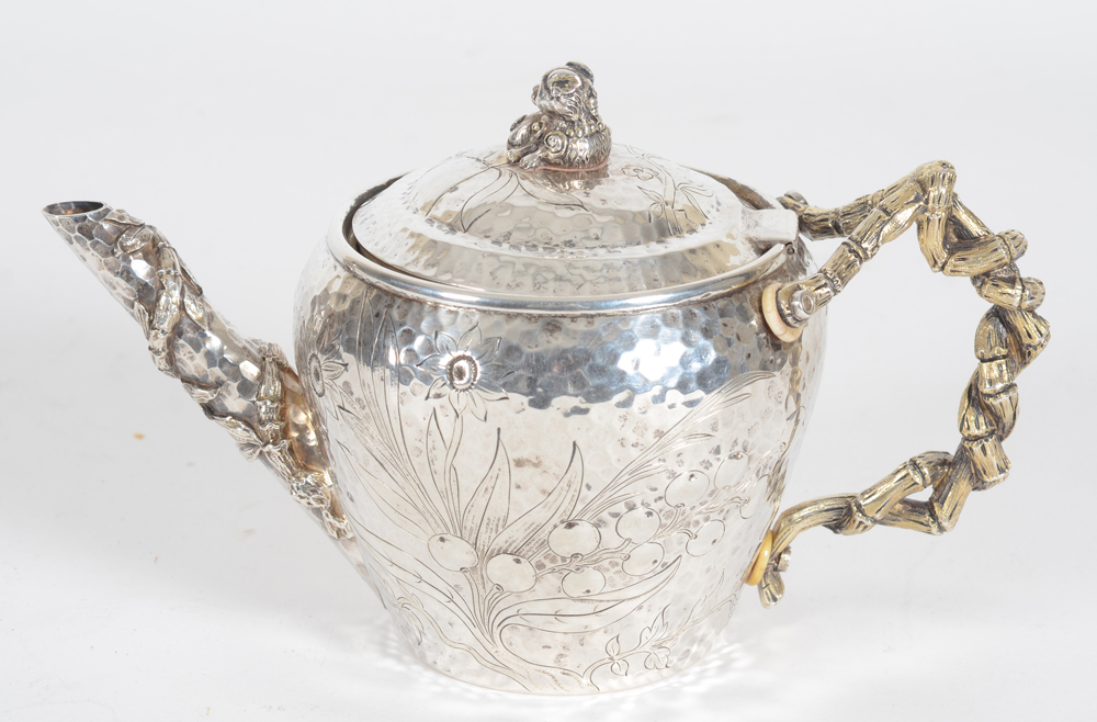 Louis Wolfers, père et Fils I — Très rare théière en argent massif de style japoniste, ca. 1885
