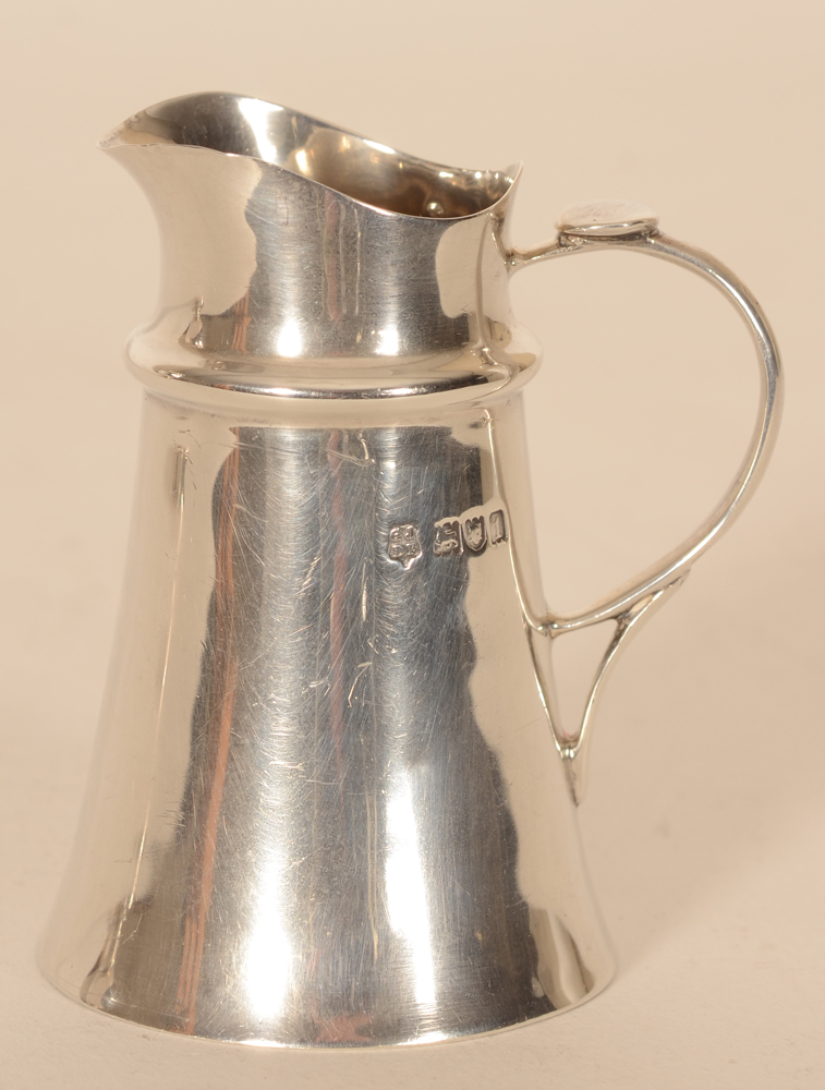 George Jackson and David Fullerton — Petit cremier en argent de style arts and crafts, 1906-1907